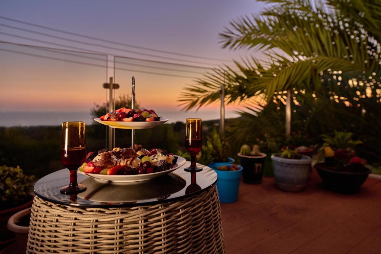 Villanelle Bed & Breakfast Welcomes Dog Lovers Only Тала Экстерьер фото